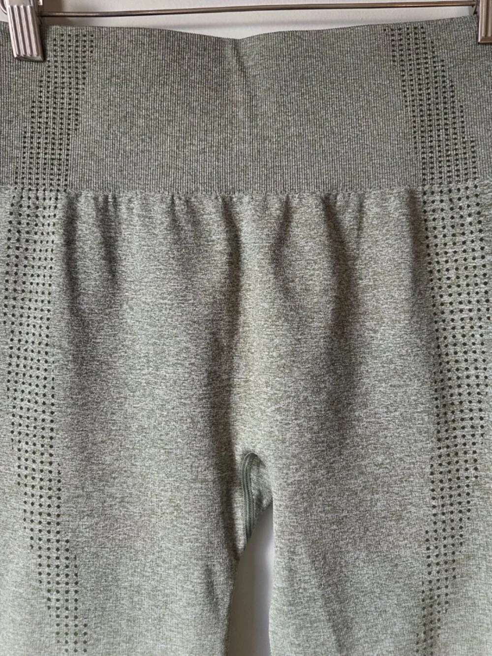EUC LIKE NEW BUTT LIFTING LEGGINGS WORKOUT SIZE L